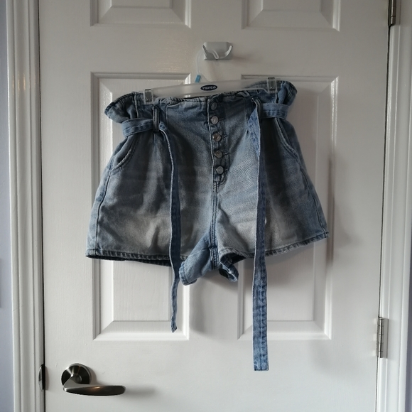 Paper bag shorts - Picture 2 of 3